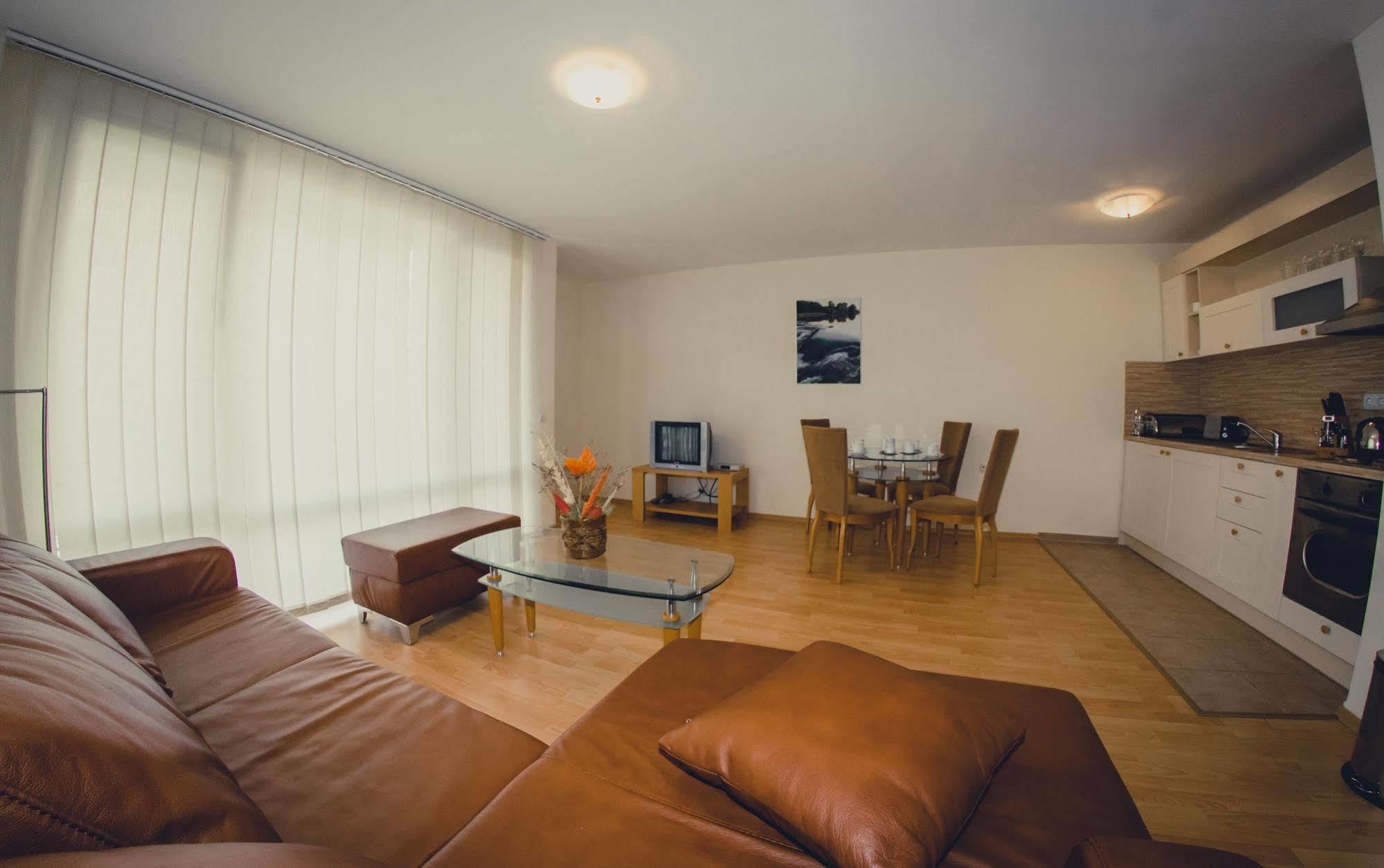 Gt Green Fort Beach Apartments Sunny Beach Eksteriør billede