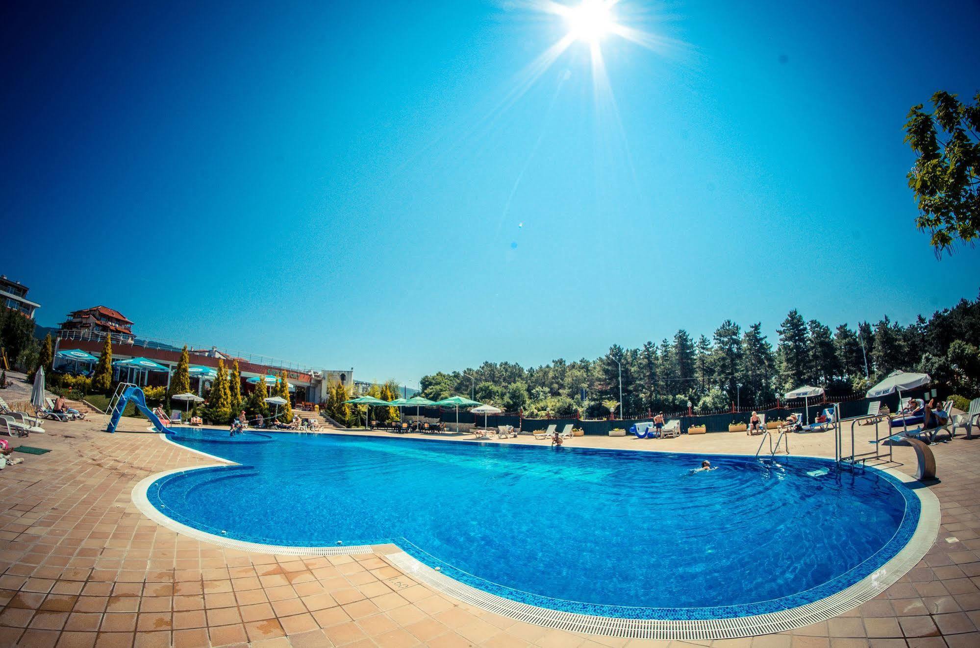 Gt Green Fort Beach Apartments Sunny Beach Eksteriør billede