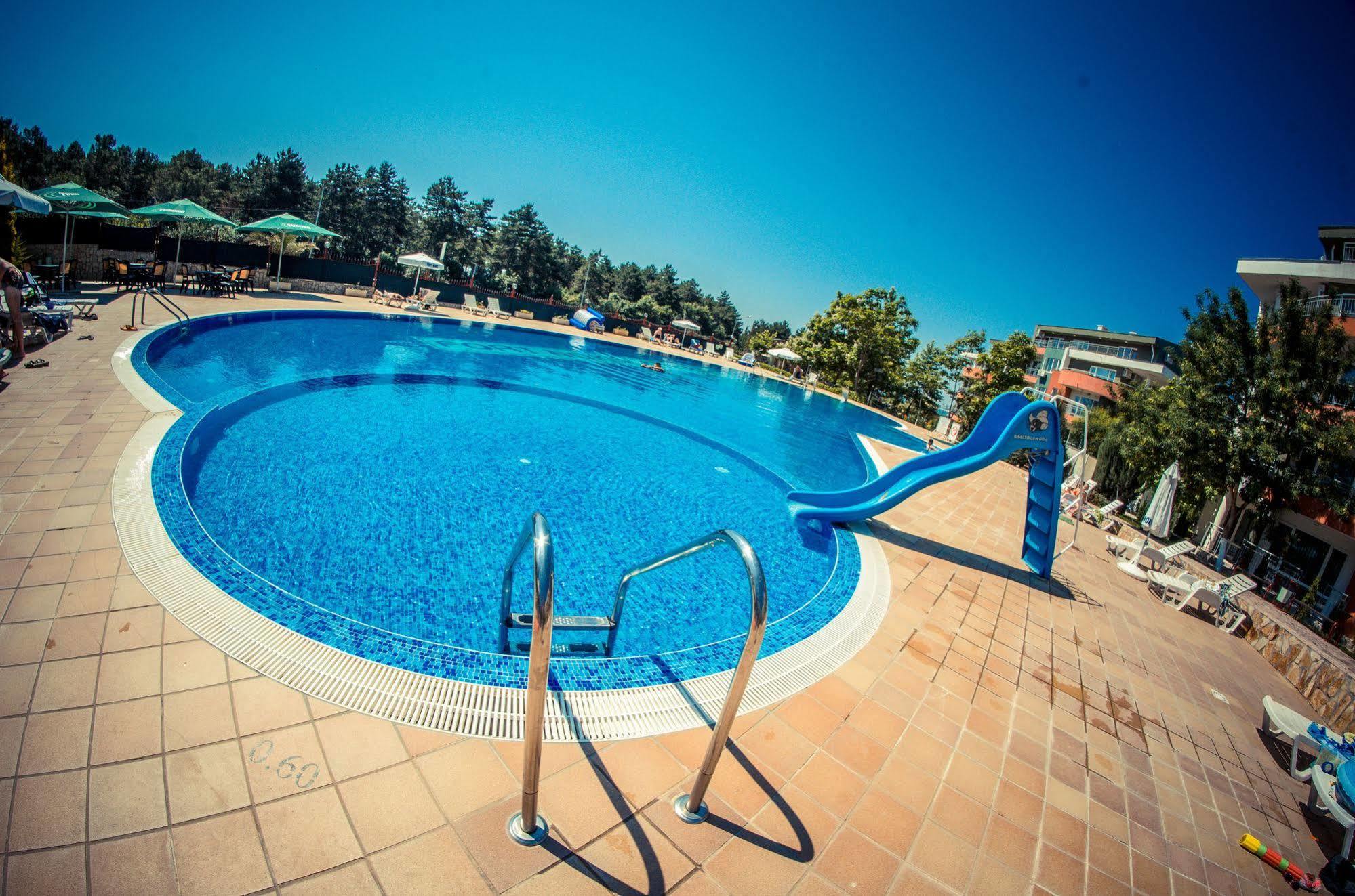 Gt Green Fort Beach Apartments Sunny Beach Eksteriør billede