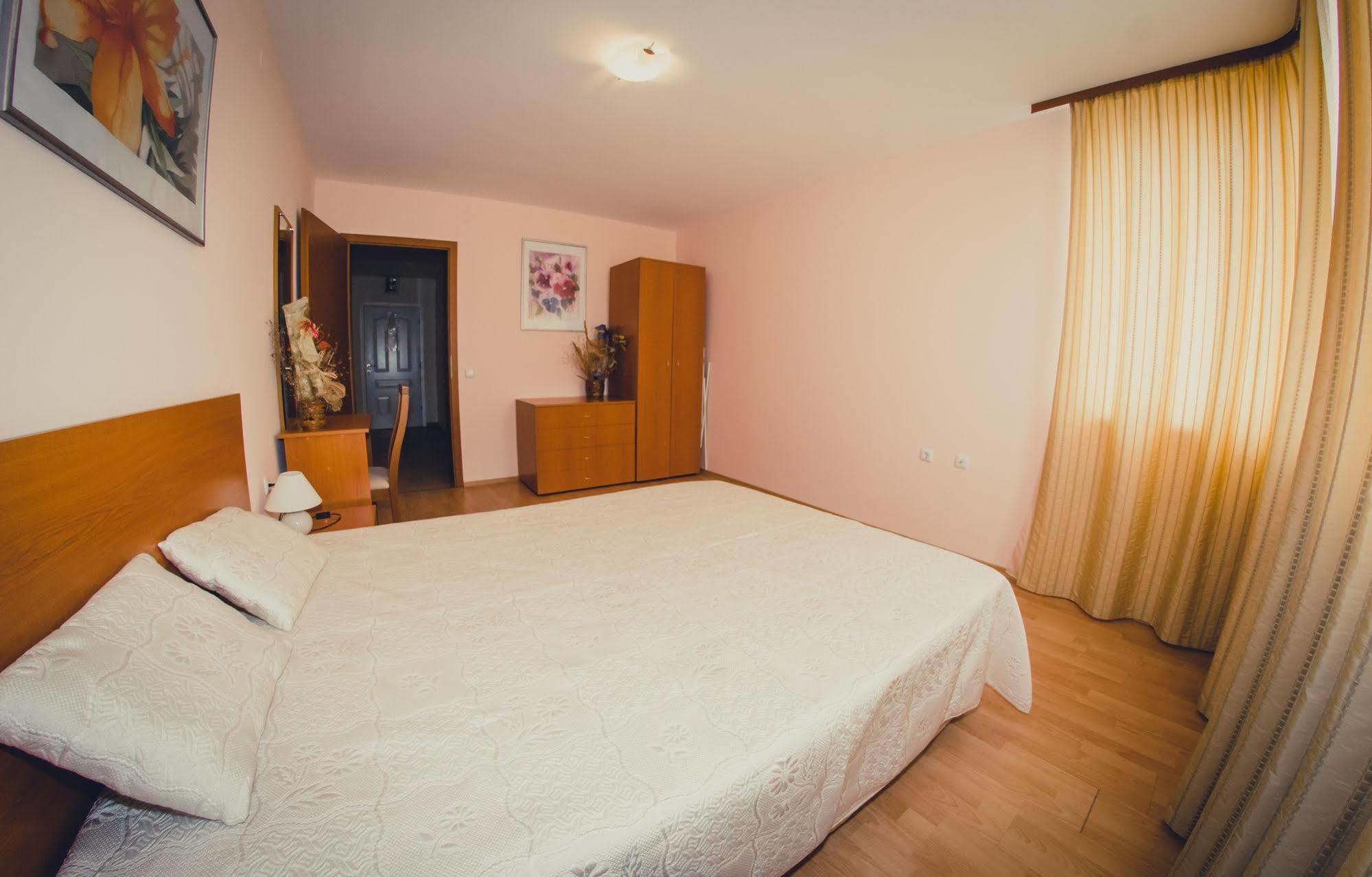 Gt Green Fort Beach Apartments Sunny Beach Eksteriør billede