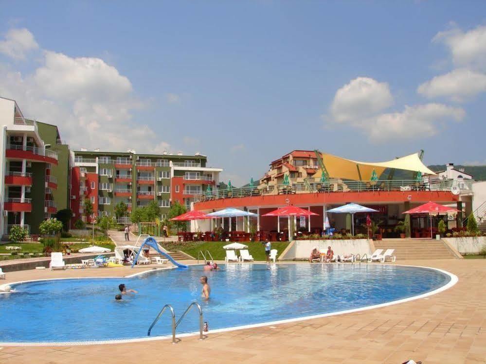 Gt Green Fort Beach Apartments Sunny Beach Eksteriør billede