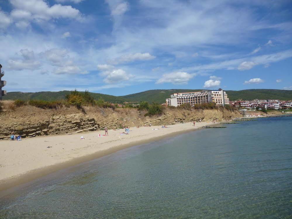 Gt Green Fort Beach Apartments Sunny Beach Eksteriør billede